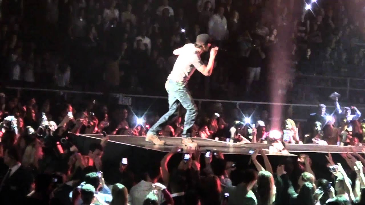 Enrique Iglesias - Rhythm Divine (NYC)