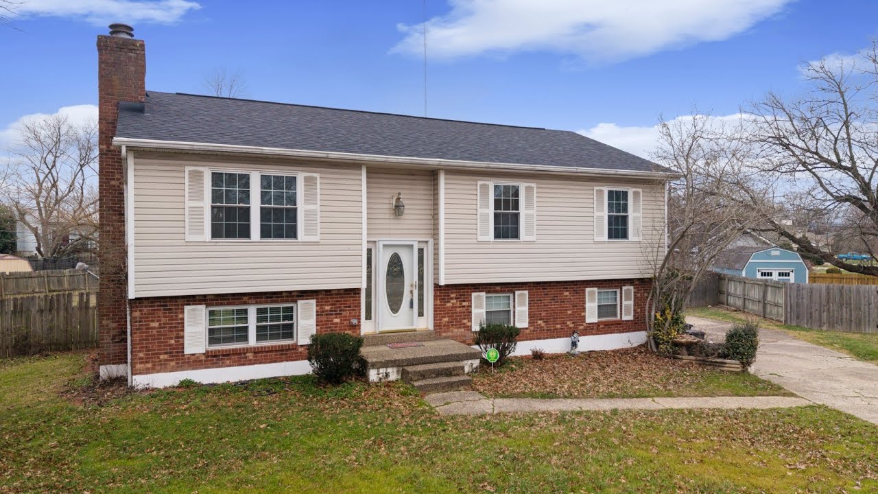 🏡 Just Listed: Beautifully Renovated 3-Bed, 2.5-Bath Home at 623 Millwood Place Clarksville, IN!