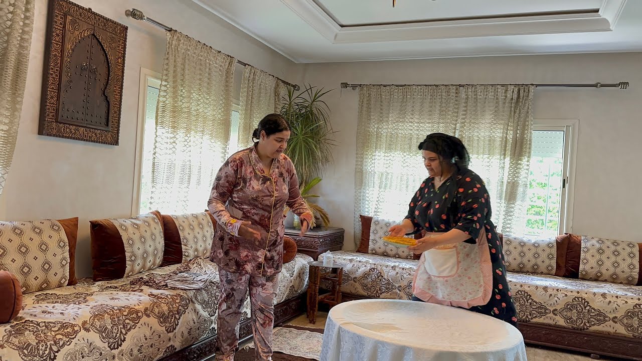 ناري ليوم رمانة ديال سامية عاتيق اتفرععها 🧨سمية ضربتها خدامة جراو عليها تتاكل بزاف😭