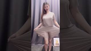 Bán Quần Áo Mà Em Khoe Ngực Khoe Mu Thế Này Gái Xinh Tiktok