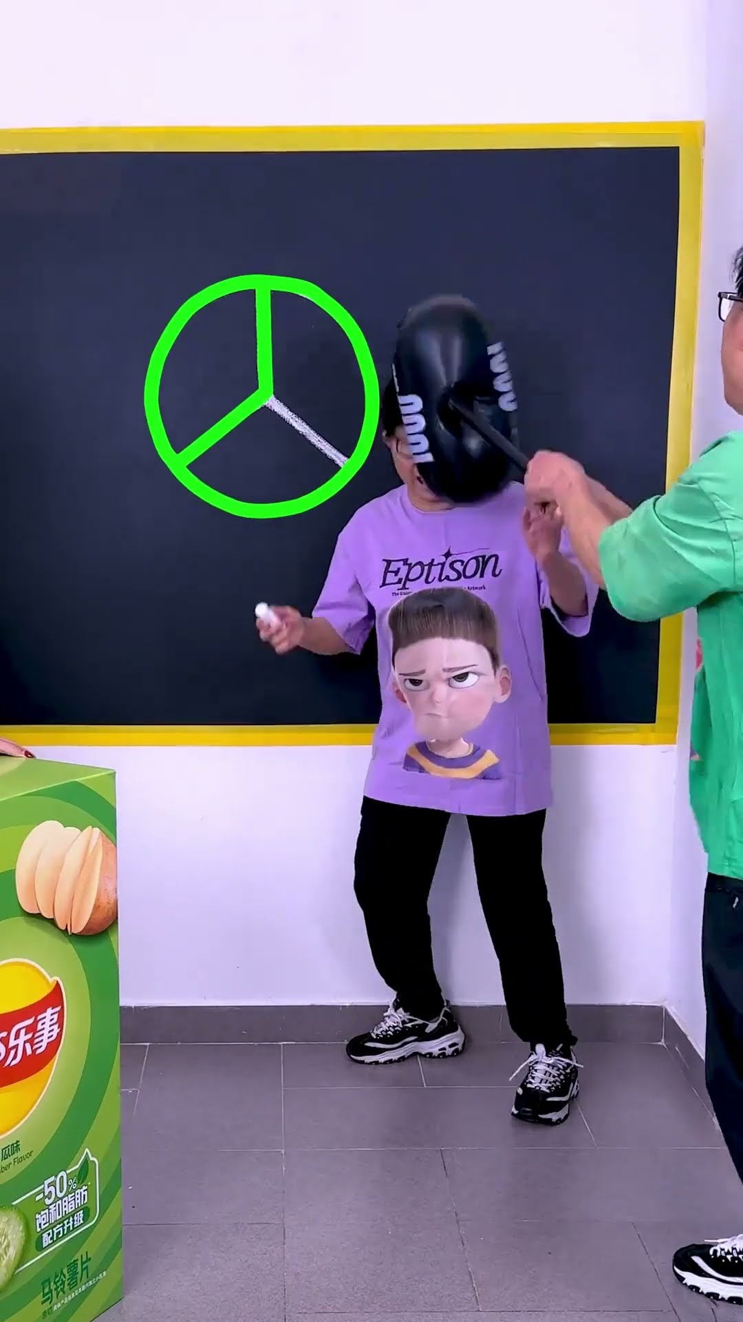Challenge To Draw The Mercedes Benz Logo In One Stroke!#Funnyfamily#Partygames#Shorts#Challenge