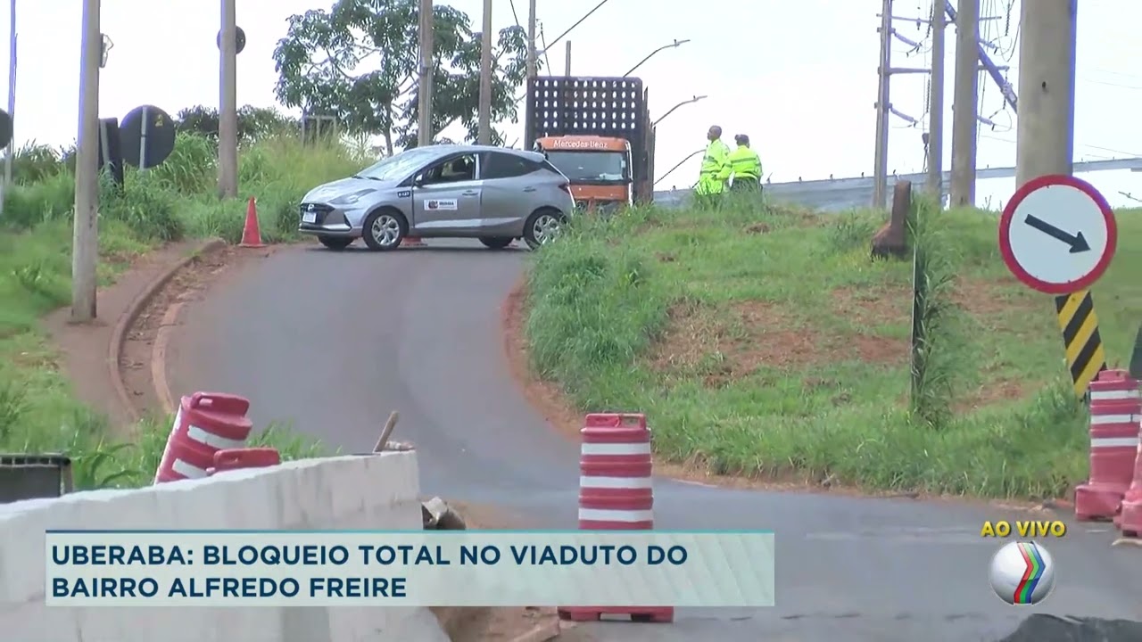 Bloqueio total no viaduto do bairro Alfredo Freire, em Uberaba - BALANÇO GERAL