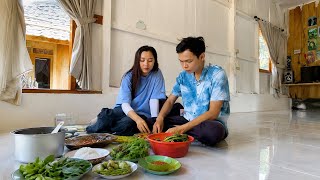 Village Life, Enjoying Delicious Sundanese Raw Vegetables with My Beloved Wife and In-Laws in the...