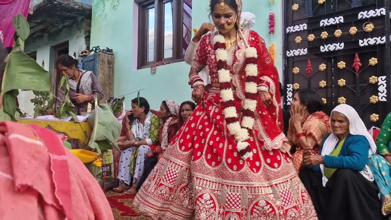 शादी में कुछ ऐसा रहा मेरा look  finally ननद  की शादी भी हो  गयी  डोली विदाई में आया सब को रोना🥲🥲