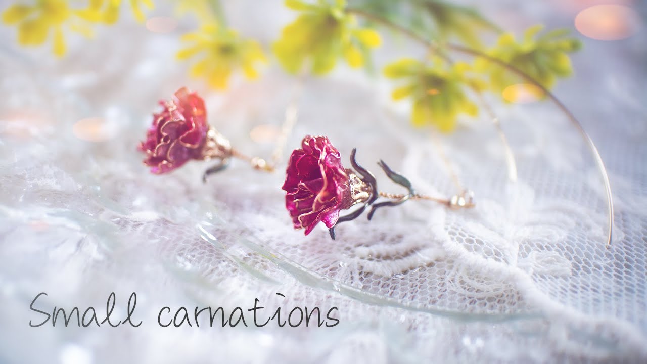 小さなカーネーションピアスをワイヤーとレジンで作りました。【母の日プレゼント】I made a pair of carnation earrings with wire and resin.