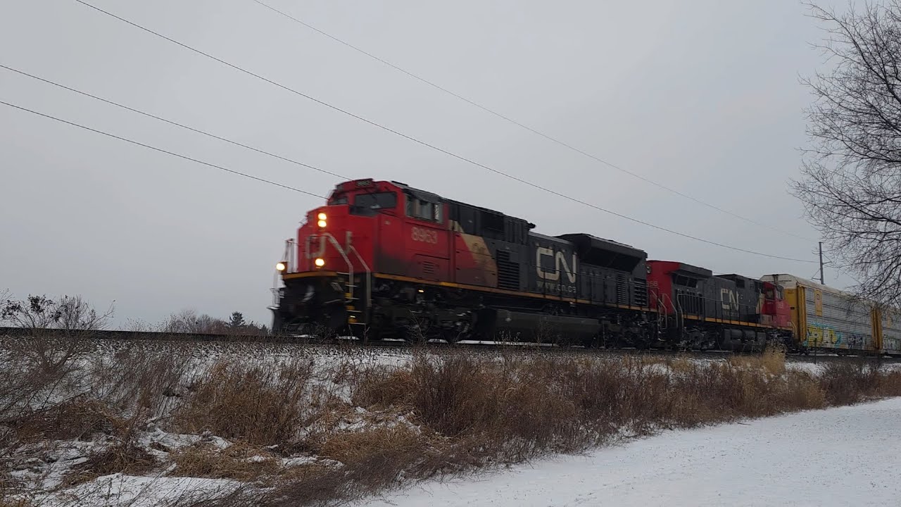 Base Racks Train Canadian National - Westbound Rack Train 31 Dec 25 - YouTube