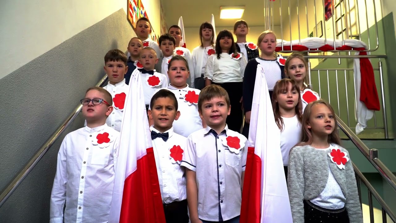 Hymn Polski  w wykoaniu uczniów klasy 3A