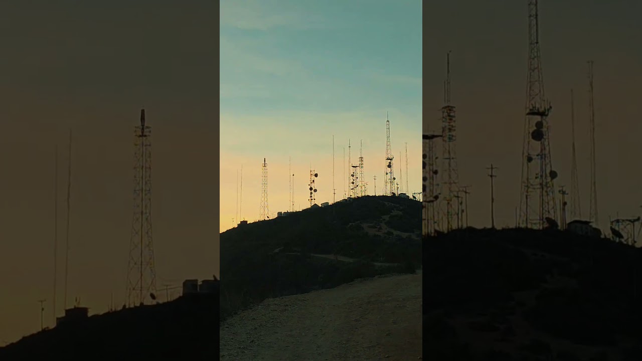 Cerro Grande: Un refugio natural y urbano bajo el cielo de atardecer
