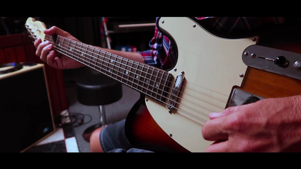 Lindsay Waddington - Dingo (Studio Video) auf YouTube ansehen Lindsay Waddington - Dingo (Studio Video) auf YouTube ansehen