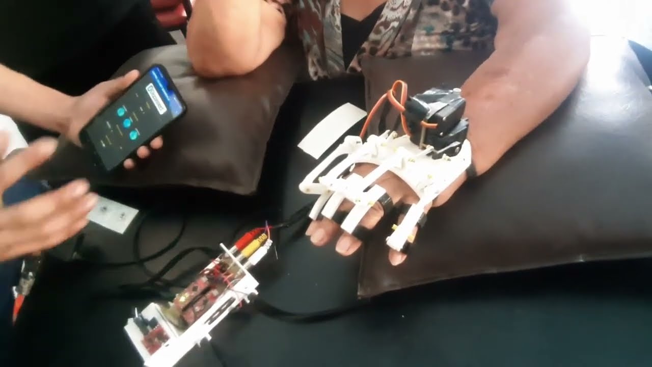 EXOESQUELETO PARA REHABILITACIÓN DE LA MANO || CONTROLADO POR EMG Y BT