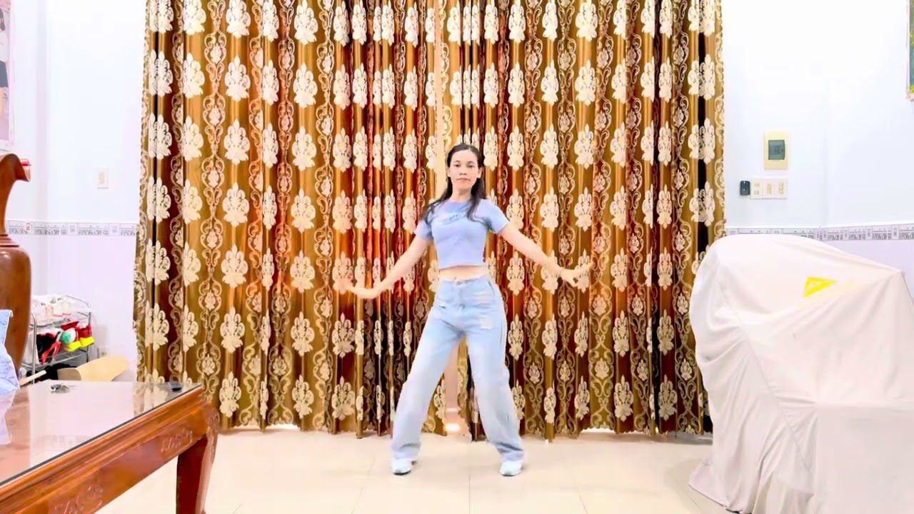Cô giáo vùng cao /zumba dance/ nguồn : sưu tầm