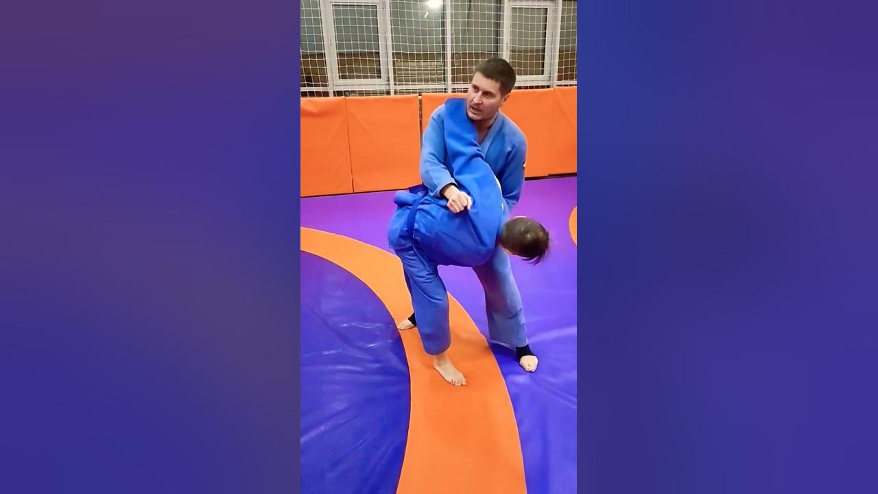 Бросок через спину с колен дзюдо