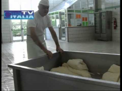 Video: Produzione Di Mozzarella In Italia