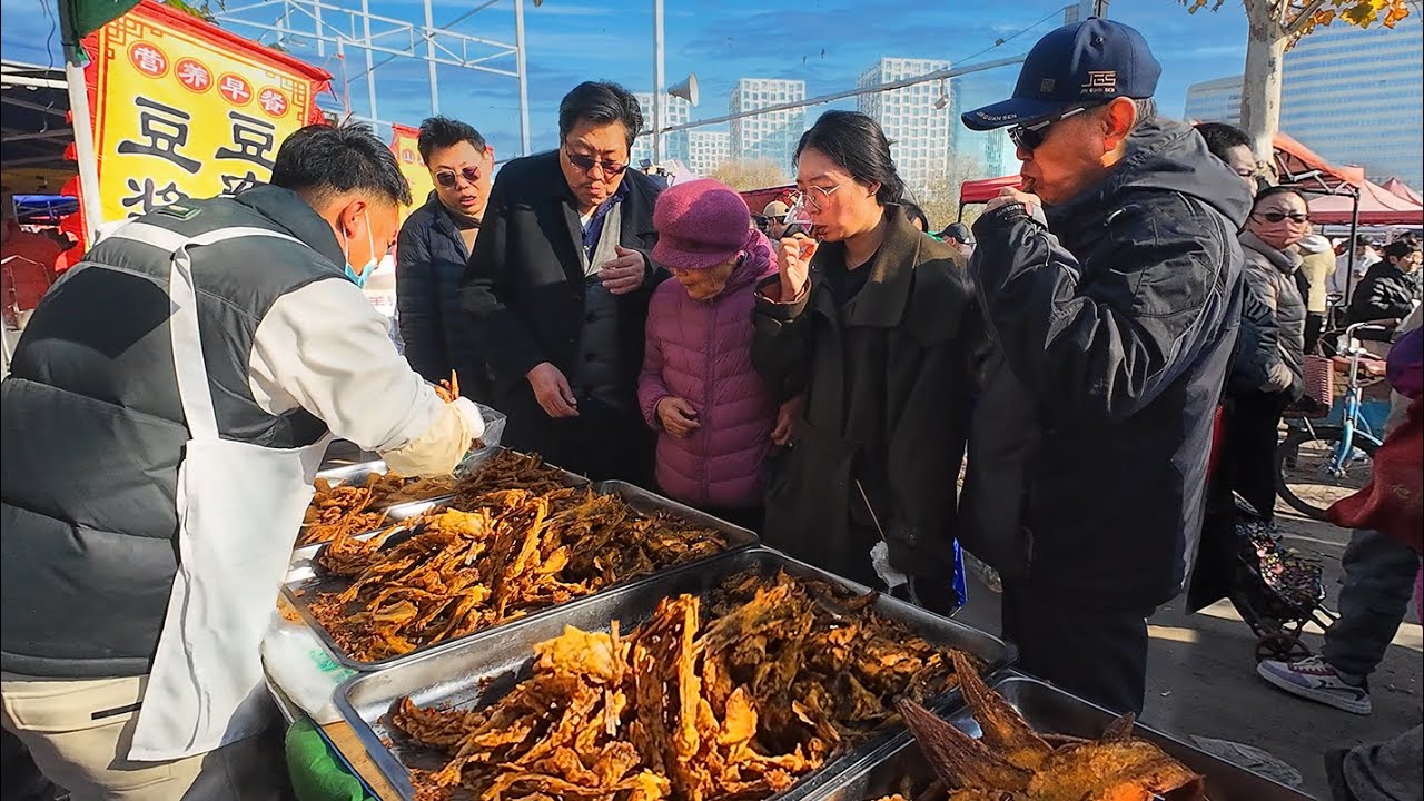 China’s Food Market in Beijing | Crispy Beef Pastry, Sweet Popped Chestnut & More Local Delights