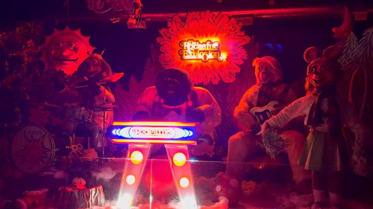 My Gal Is Red Hot - Rock-afire Explosion (at night!) - Volo Museum ...