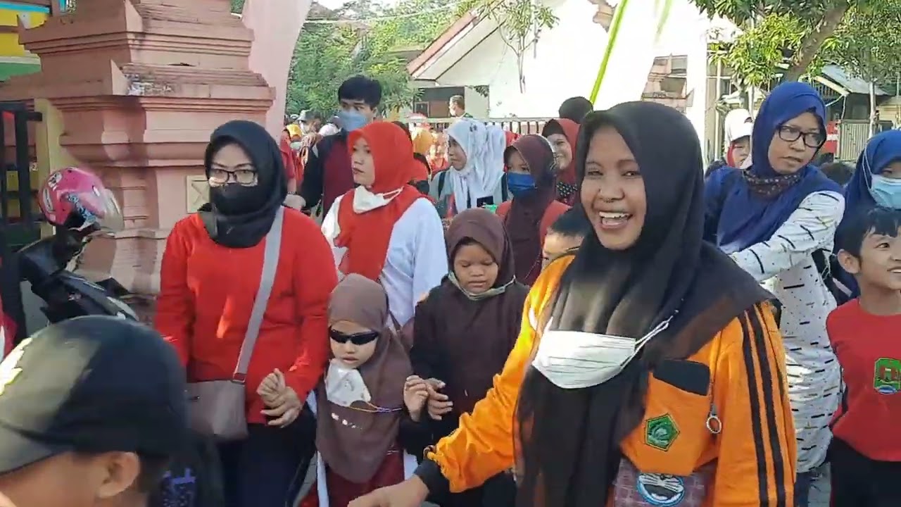 Peringatan HUT RI ke 77 dengan Lomba-lomba dan Jalan Sehat Drumband SLB Negeri Gedangan