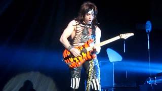 Steel Panther - 17 Girls In A Row (Live @ Wembley arena 2011)