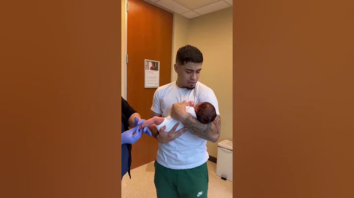 Newborn daughter gets her first shot & Dad cries 😩 #shorts - DayDayNews