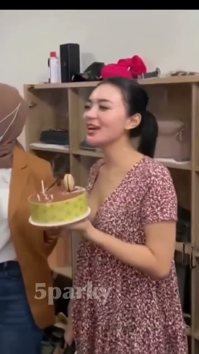 Artis wika Salim tidak sadar itu nya kelihatan !!!