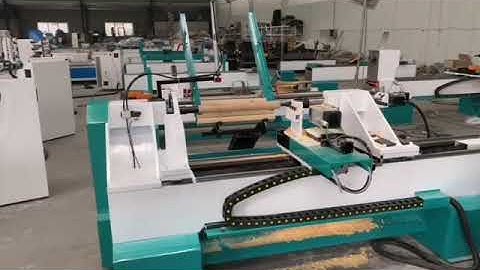 CNC wood lathe machine with spindle with automatic feeding bracket