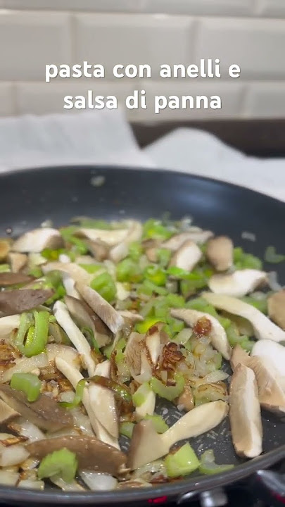 Sauce to  “pasta con anelli e salsa di panna” preparation  #recipe #food #cooking #pasta #italian