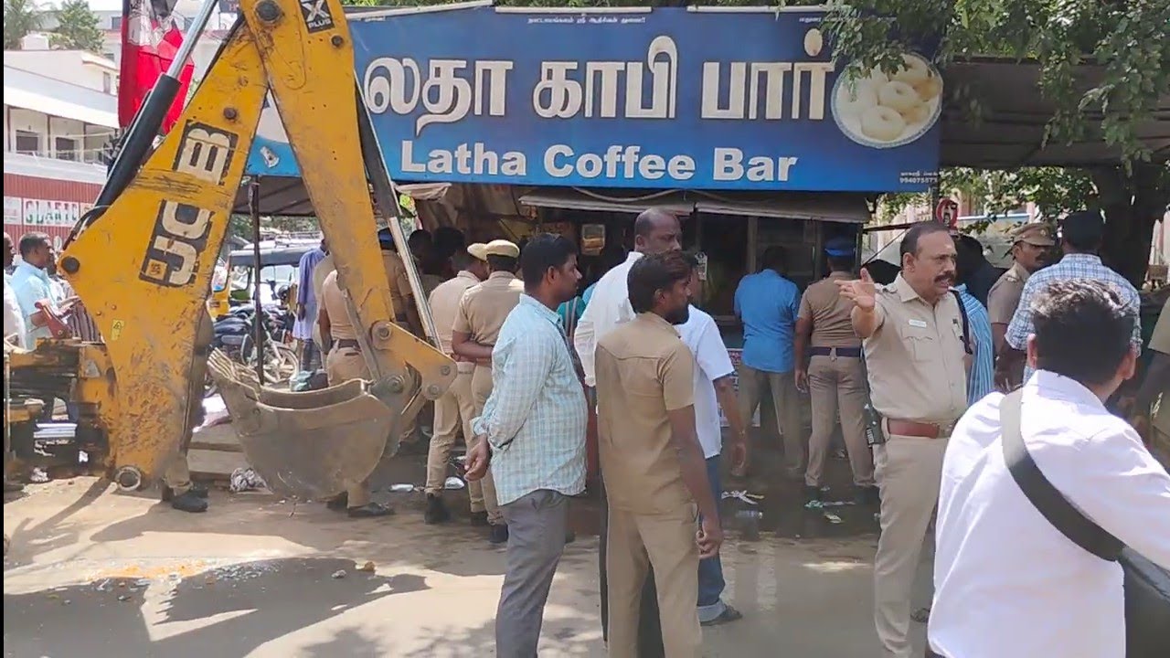 Protest against alleged corruption by Madurai Counselor, Corporation decision to demolish Tea shop 