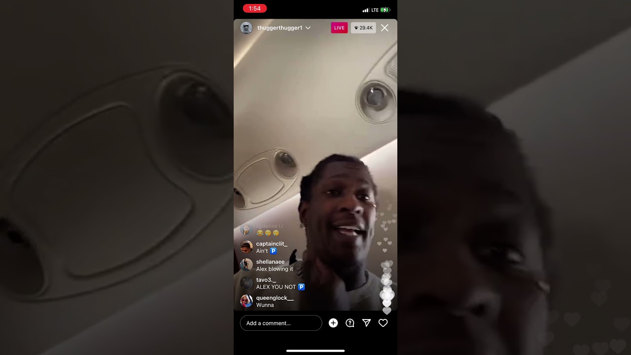 Young Thug gets kicked off the plane on IG live ✈️