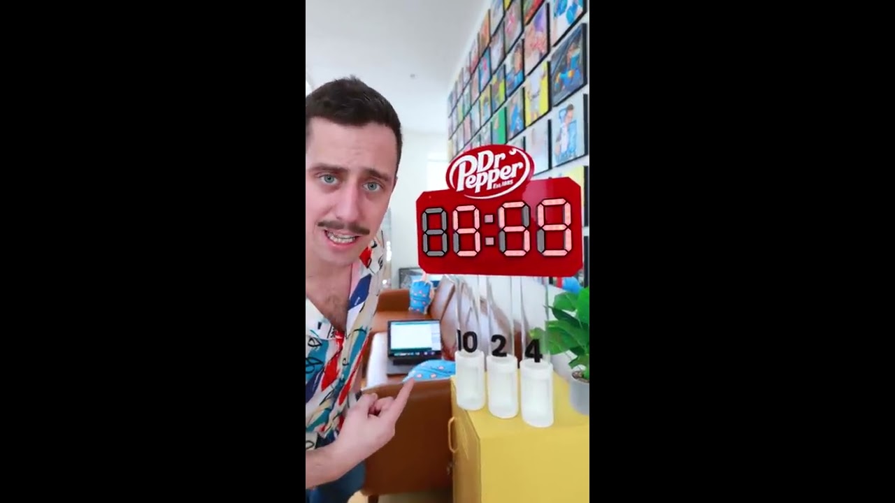 This Clock Does At 10 2 And 4 O