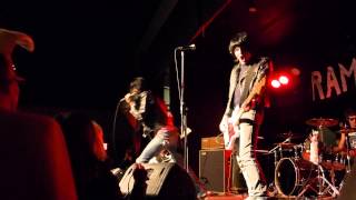 The Ramores-Blitzkrieg Bop (Ramones cover)