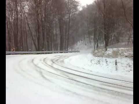 Mitsubishi Evo 9 drifting on Snow 1