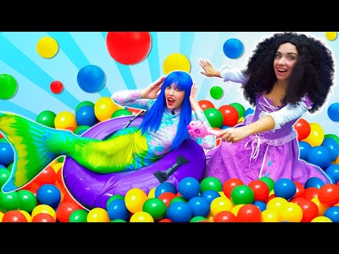 Видео: Конфета превратила принцессу в русалку?! Видео для детей про русалок и игры для девочек!