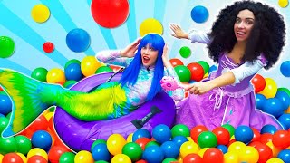 Конфета превратила принцессу в русалку?! Видео для детей про русалок и игры для девочек!