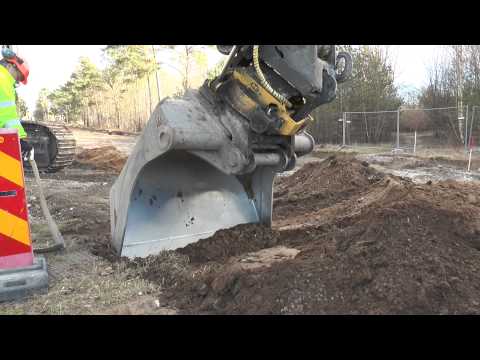 volvo-ec-380-dl-excavator-finds-a-cable-under-the-ground-in-2014