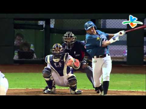 20130717 CPBL 猿 VS 犀牛 8上 陳煥揚攔截投手前滾地球,正磊主播:「軟Q喔~！」