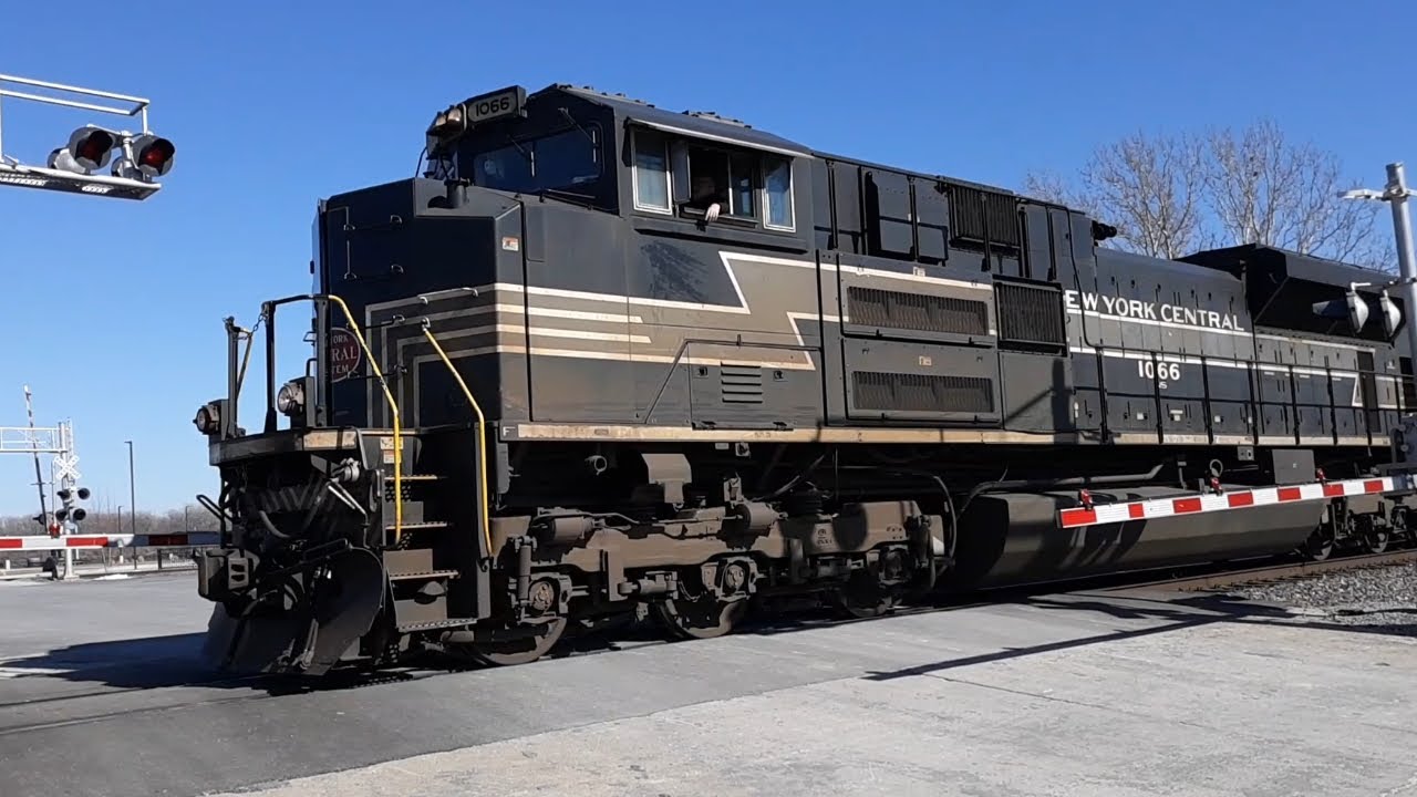NS 1066 ''New York Central'' leads NS 148! Hannibal, MO 3-13-22