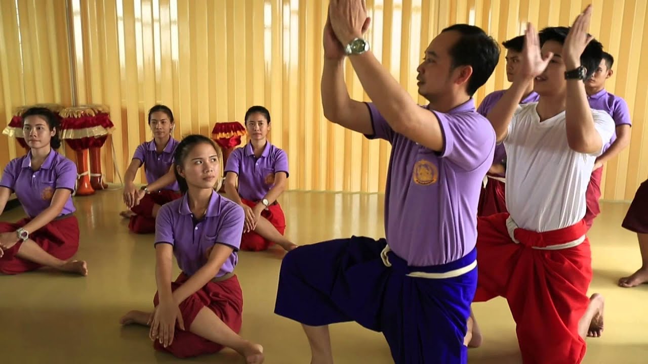 ดาราศาสตร์ : 'โอ๊ค ภานุพงศ์' กับการแสดงกลองยาว ครั้งแรกในชีวิต!  30 ส.ค. 57  (4/4)