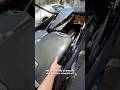Un’auto che porta LE VALIGIE nel cofano MOTORE