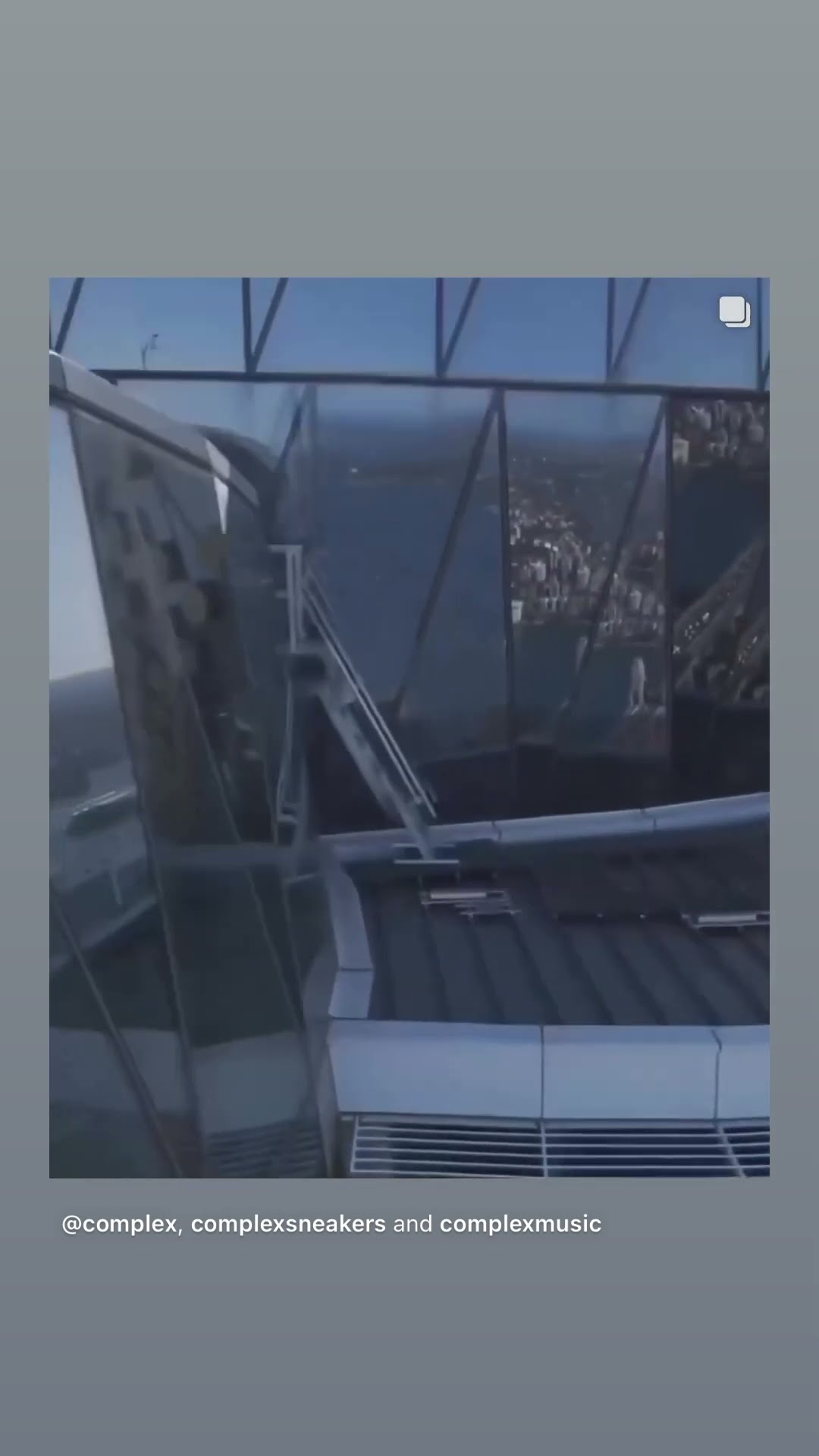 Drake wasn’t playing with that drone #hoodnews #drake #drone #australia #lol #trending #drizzy #how
