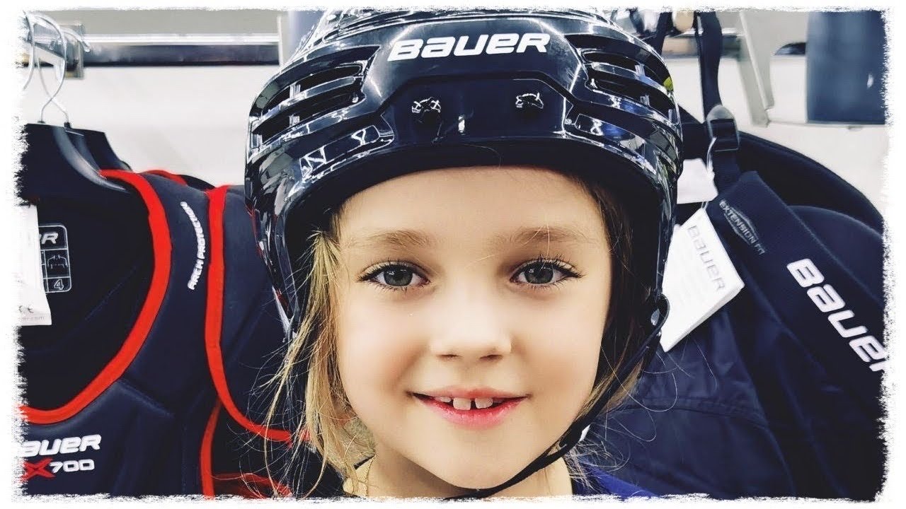 Хоккеисты! Не снимайте защиту уха! Do not remove the hockey ear guard