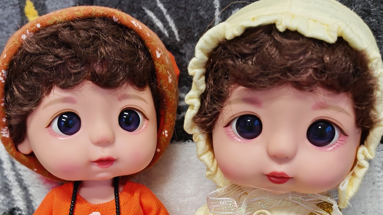 В описании было указано 11 см, так эта куколка появилась в моем куклосемействе, исправили на 17 см