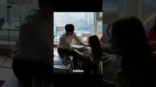 how jong Suk treat han before kiss Scene 😩🤌#shorts #leejongsuk #hanhyojoo #w2w #Sukkies