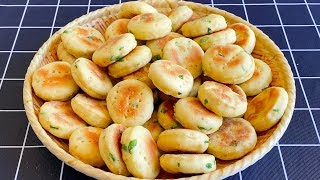 自制葱花小饼干，下锅前多加一种小食材，酥脆可口，全家人都爱吃 【三丰美食】