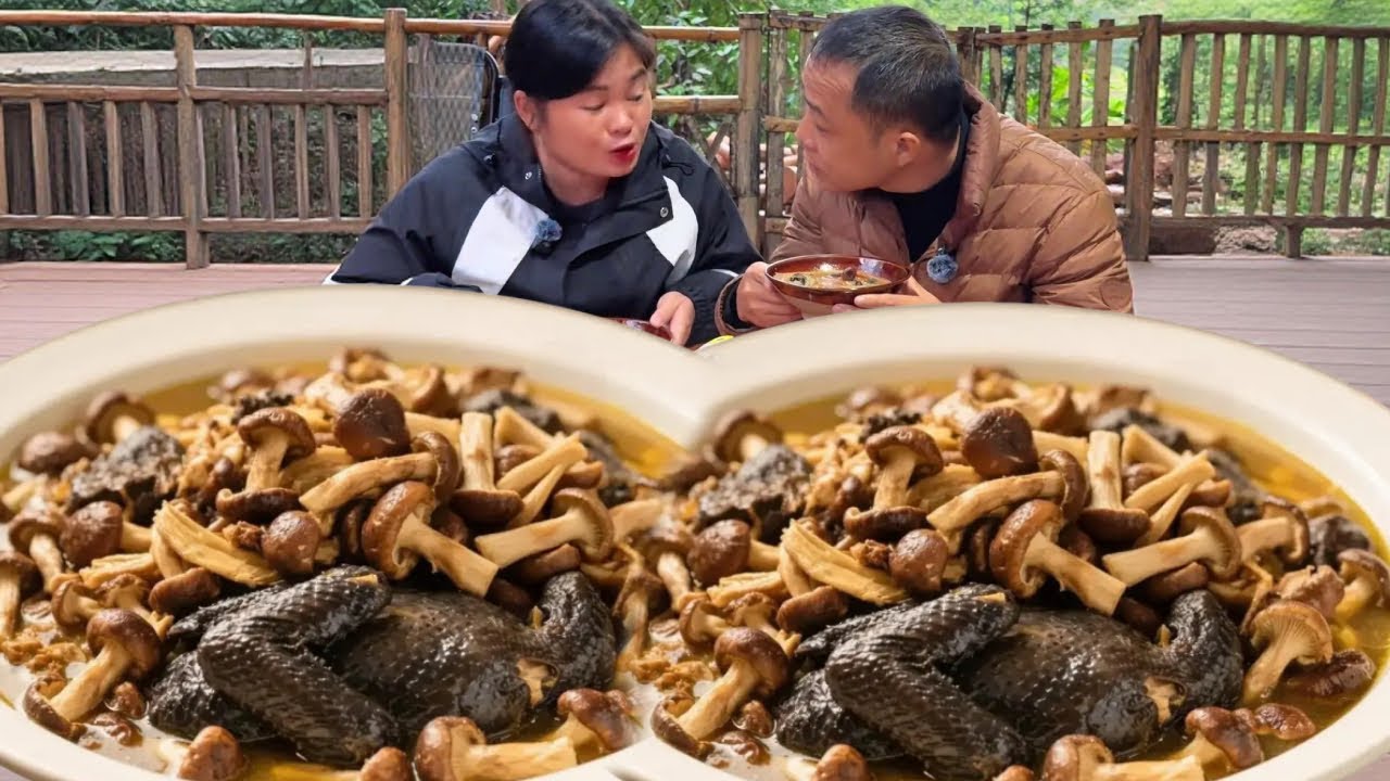 🥰💧雨天宅家来碗菌菇乌鸡汤，浓郁鲜美，这感觉超棒！