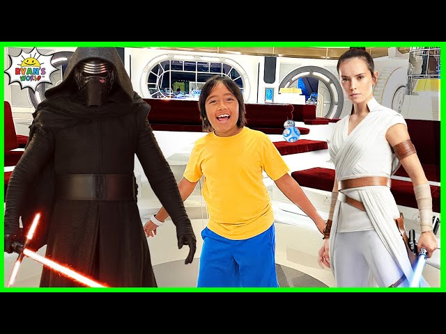 Kylo Ren Lightsaber Battle vs Rey on Disney's World Star Wars Hotel! class=