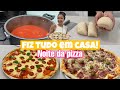 Noite da pizza fiz tudo em casa massa  molho de tomate  sabor marguerita e calabresa