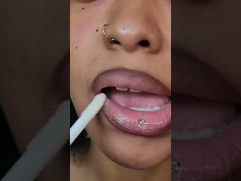 ASMR | LIPGLOSS APPLICATION ♡ { DIY GLITTER GLOSS } yay or nay? ✨