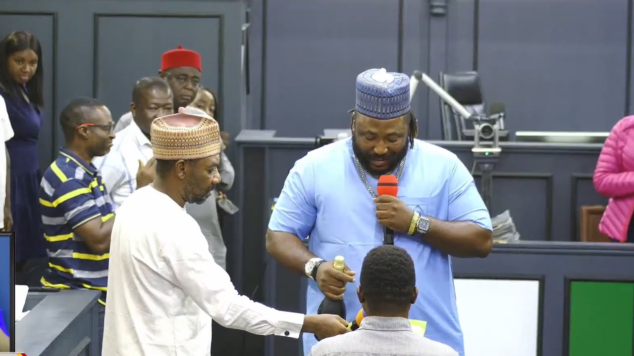 Меняем мир к лучшему: как обычный президент помогает этому сотруднику службы безопасности