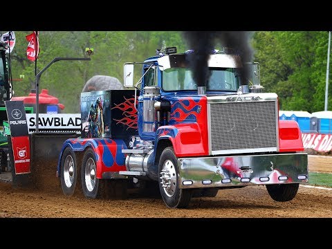 hot-rod-semi-trucks-pulling-at-the-watson-diesel-michigan-nationals!