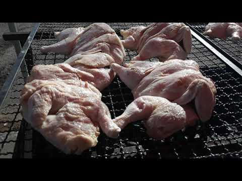 Vídeo: Como Assar Frango Na Garrafa