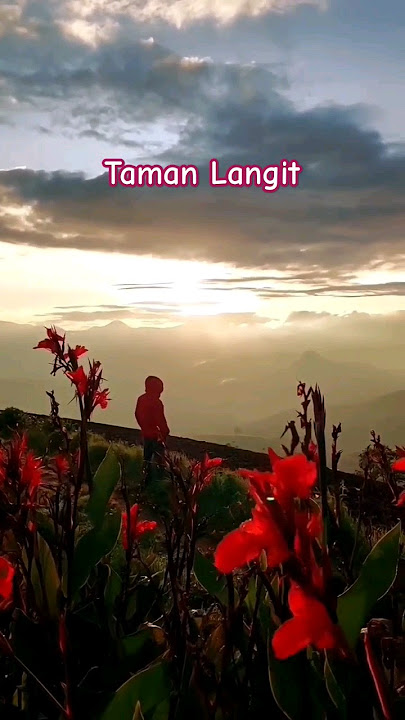Menikmati sunset di Taman Langit Pangalengan Bandung